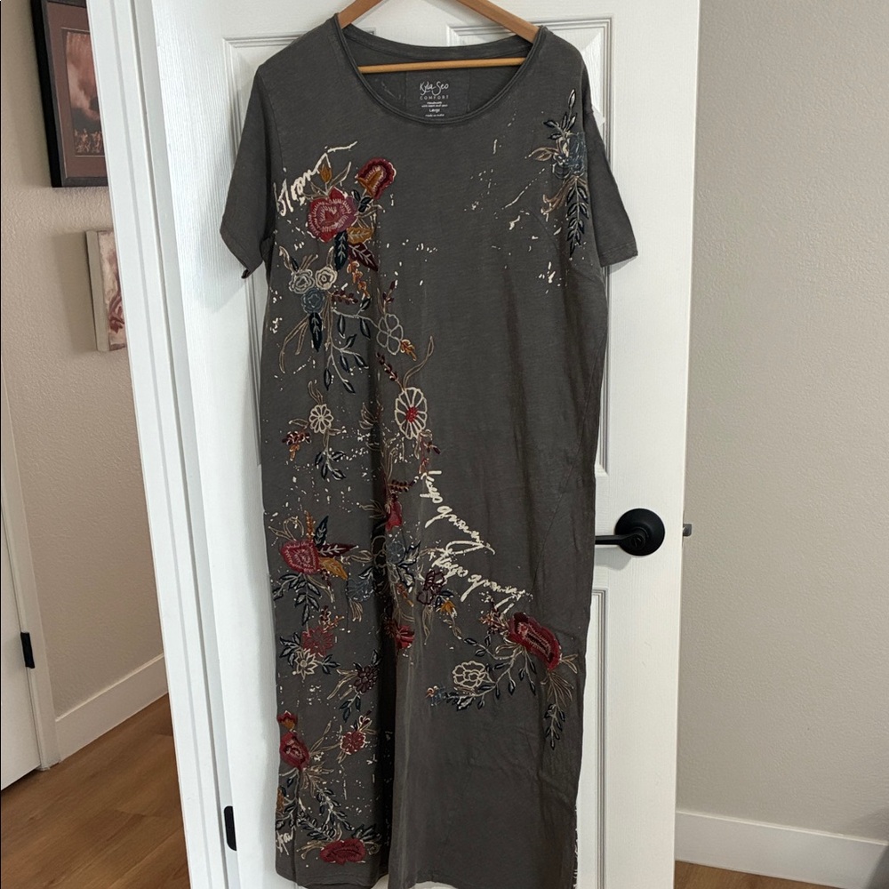 Elegant Floral Embroidered Midi Dress